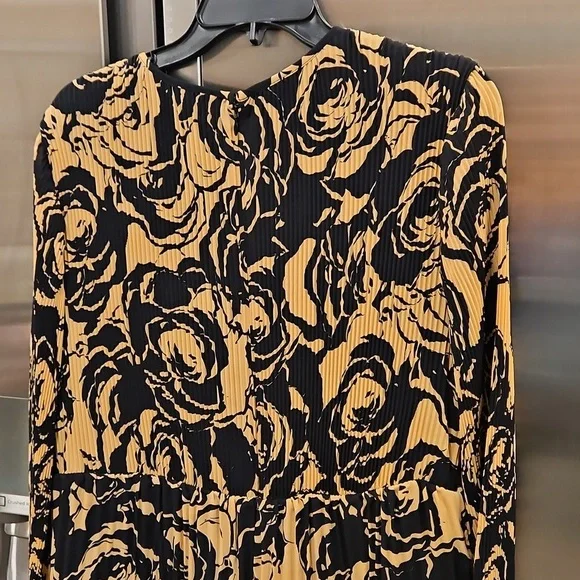 💕CHICO'S BLACK LABEL💕 Tiered Pleated Dress Abstract Floral Neutral Combo NWOT - Picture 7 of 11